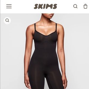 Skims sculpting bodysuit mid thigh w/ open gusset
